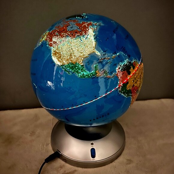 Discovery Mindblown Globe LED Light Illuminated in Box Spins Power Cord - Picture 8 of 11